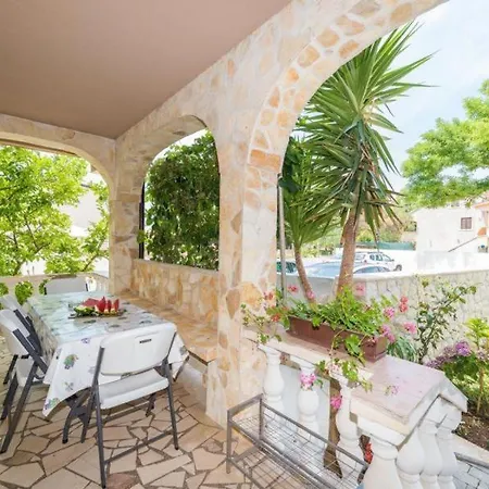 Miriam With Grill And Terrace - By Ta Leut Agency *