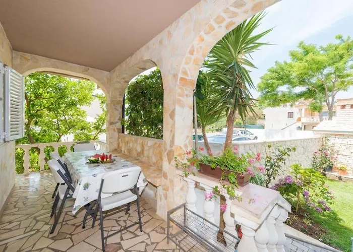 Miriam With Grill And Terrace - By Ta Leut Agency *