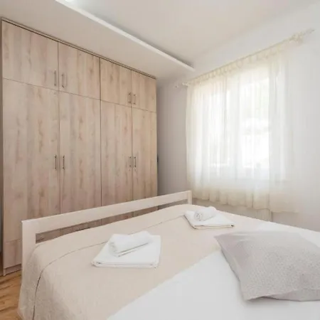 Apartment Miriam With Grill And Terrace - By Ta Leut Agency *